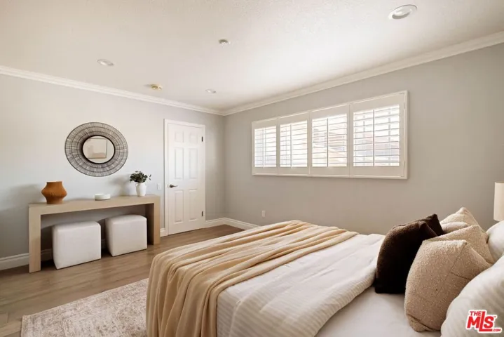 5511 Alcove Avenue, Valley Village, California 91607