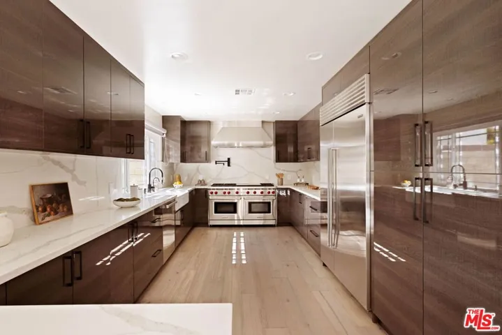 5511 Alcove Avenue, Valley Village, California 91607