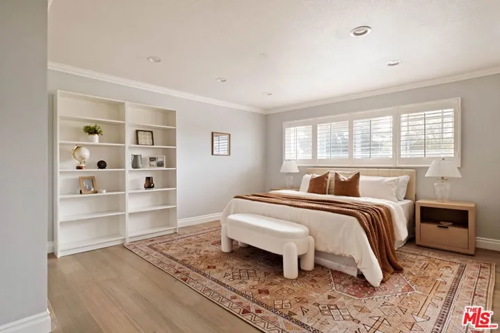 5511 Alcove Avenue, Valley Village, California 91607
