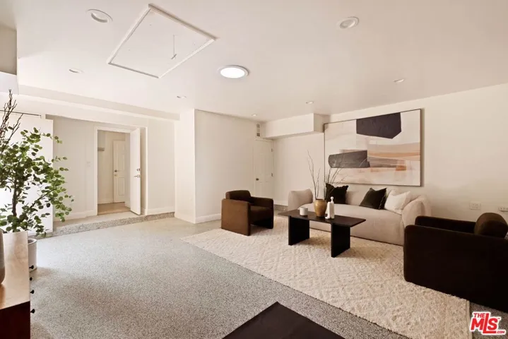 5511 Alcove Avenue, Valley Village, California 91607