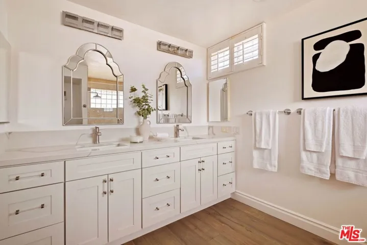 5511 Alcove Avenue, Valley Village, California 91607