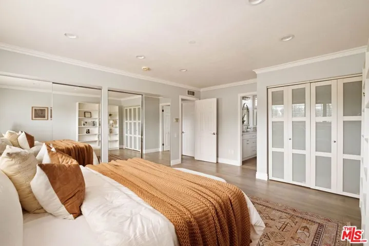 5511 Alcove Avenue, Valley Village, California 91607