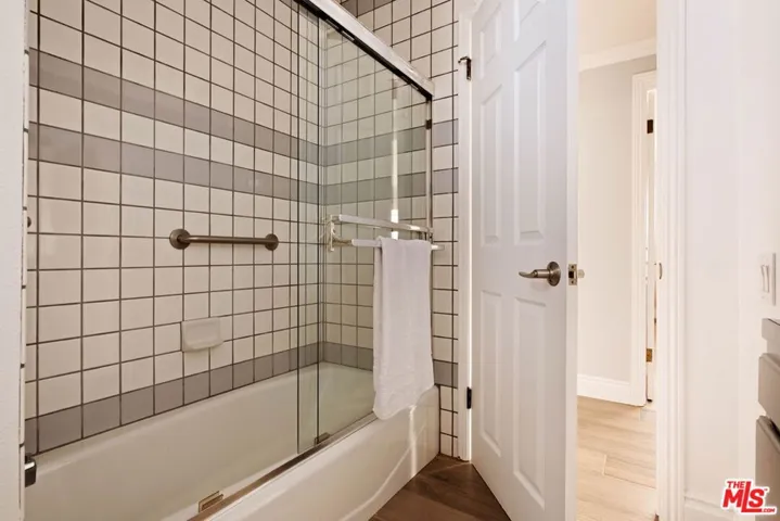 5511 Alcove Avenue, Valley Village, California 91607