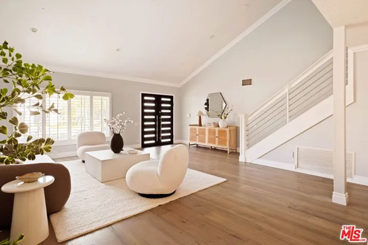 5511 Alcove Avenue, Valley Village, California 91607