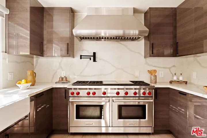 5511 Alcove Avenue, Valley Village, California 91607