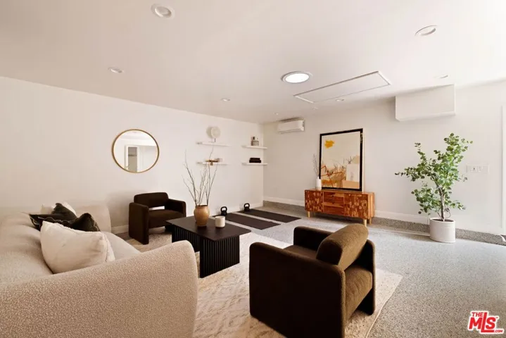 5511 Alcove Avenue, Valley Village, California 91607