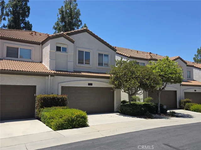 1048 Explanada 102, Corona, California 92879