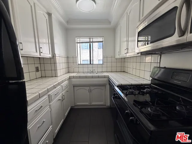 1337 N Sierra Bonita Avenue 204, Los Angeles, California 90046