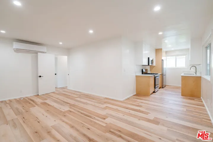 1318 S Ogden Drive 3, Los Angeles, California 90019