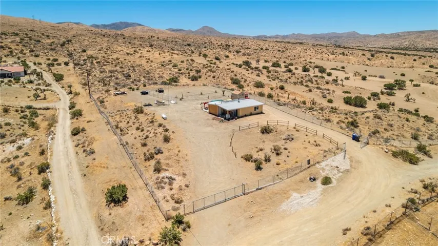 25333 Valley View, Apple Valley, California 92308