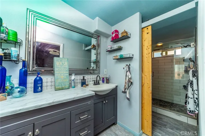 25333 Valley View, Apple Valley, California 92308