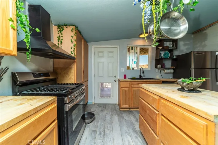 25333 Valley View, Apple Valley, California 92308
