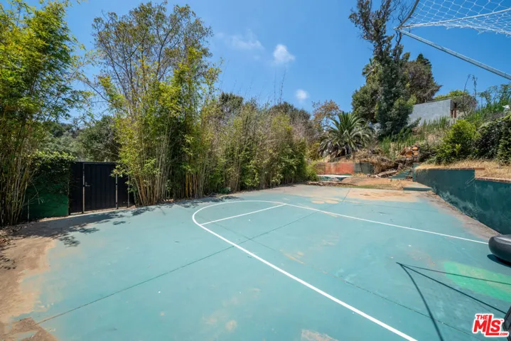 747 Radcliffe Avenue, Pacific Palisades, California 90272