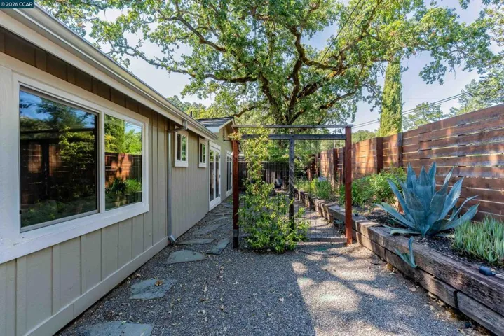 2531 Warm Springs Rd, Glen Ellen, California 95442