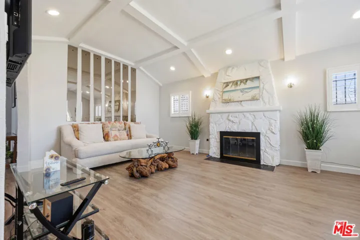 2430 W 77th Street, Inglewood, California 90305