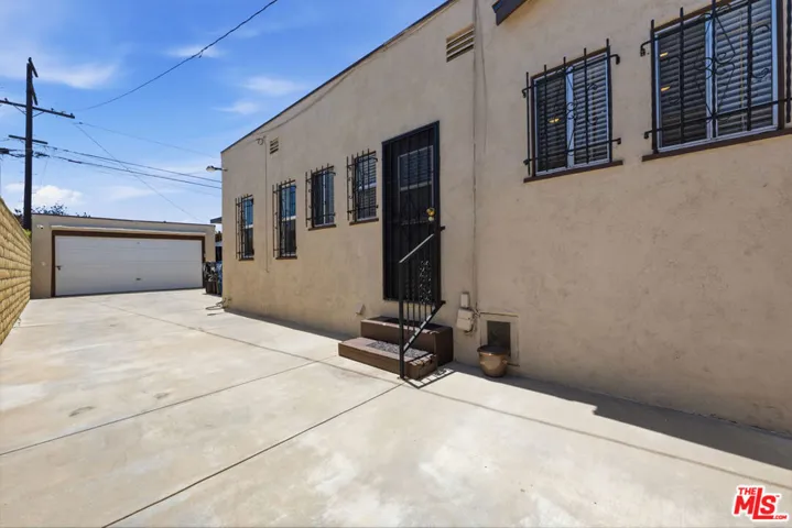 2430 W 77th Street, Inglewood, California 90305