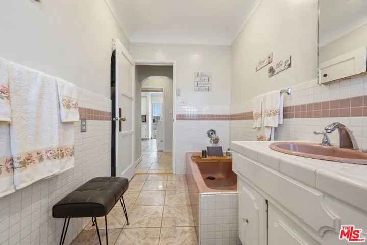 2430 W 77th Street, Inglewood, California 90305