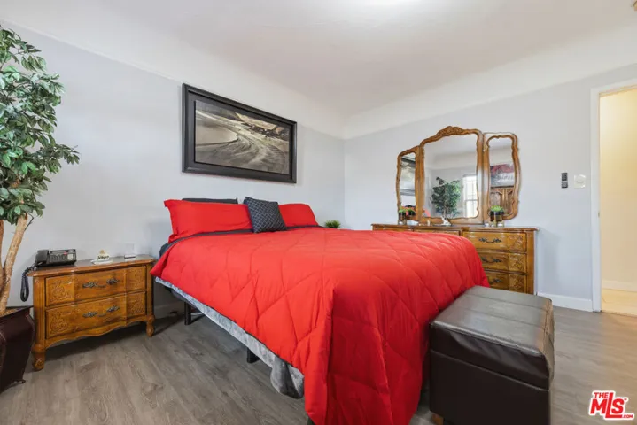 2430 W 77th Street, Inglewood, California 90305