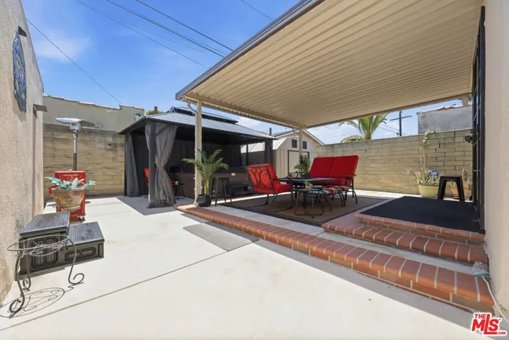 2430 W 77th Street, Inglewood, California 90305