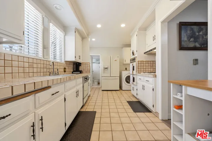 2430 W 77th Street, Inglewood, California 90305