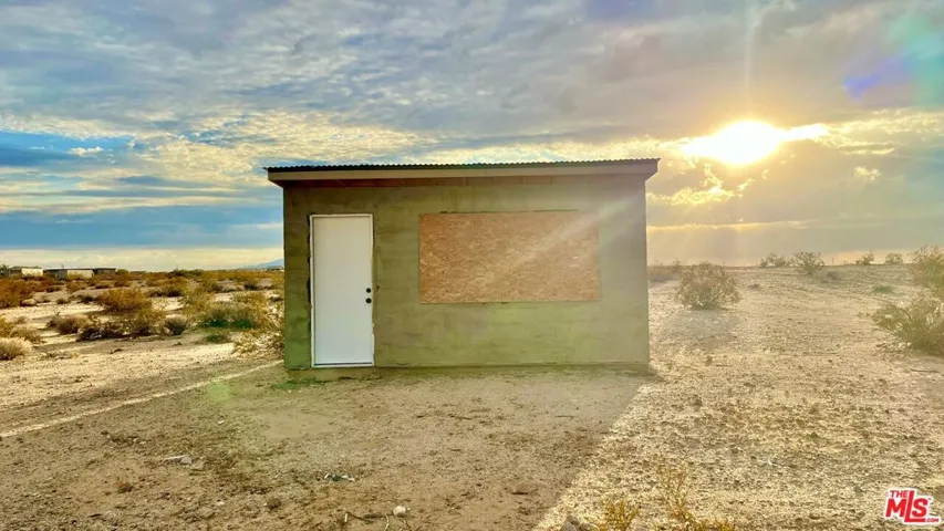 1020 Shoshore Valley Road, 29 Palms, California 92277