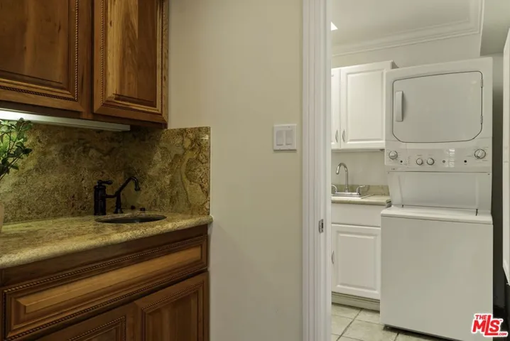 8137 Regis Way, Los Angeles, California 90045