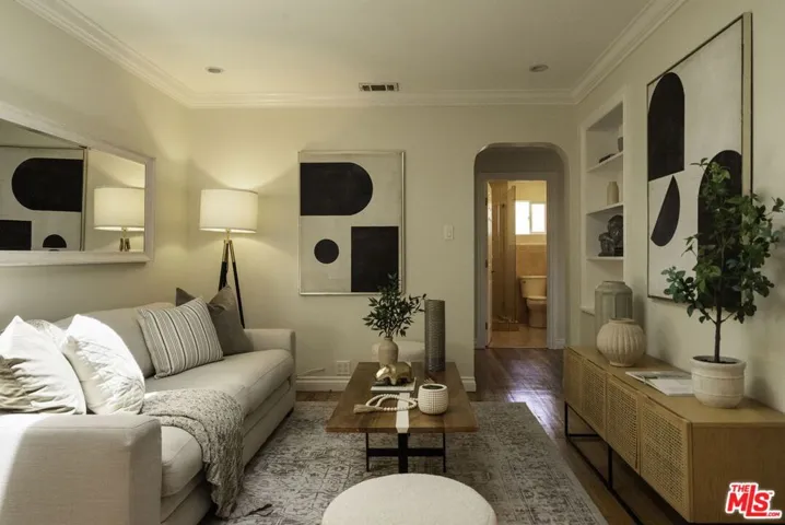 8137 Regis Way, Los Angeles, California 90045