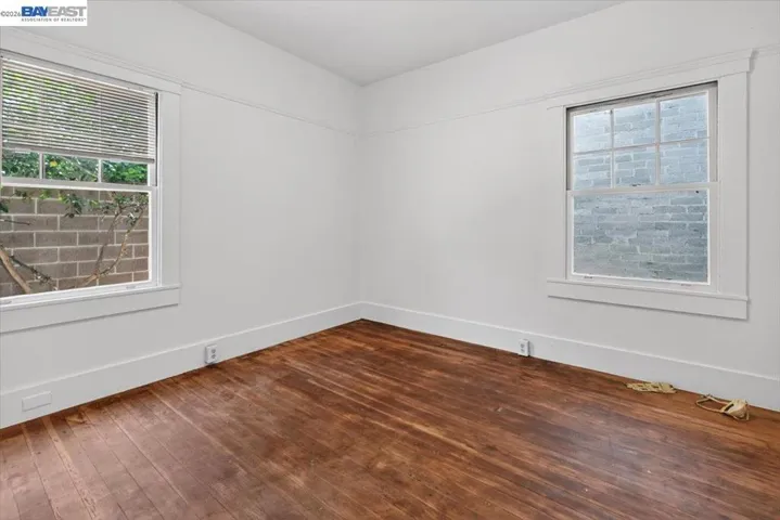950 Loomis Ct, Oakland, California 94606