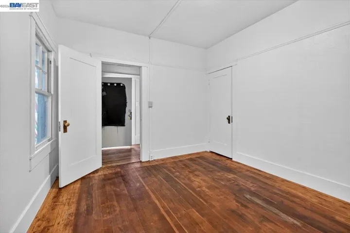 950 Loomis Ct, Oakland, California 94606