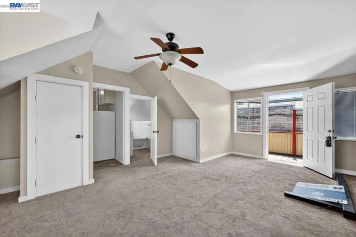 950 Loomis Ct, Oakland, California 94606