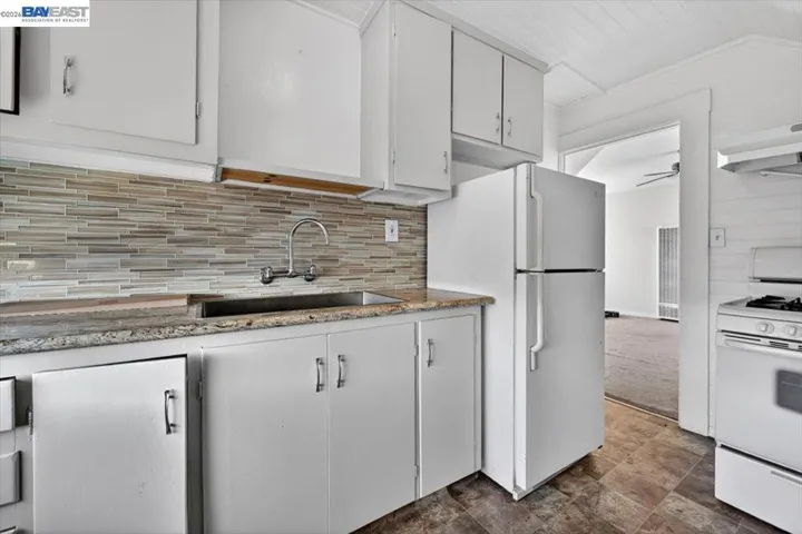 950 Loomis Ct, Oakland, California 94606