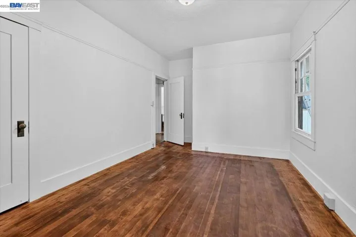 950 Loomis Ct, Oakland, California 94606