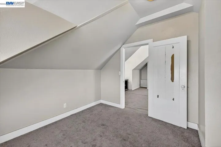 950 Loomis Ct, Oakland, California 94606