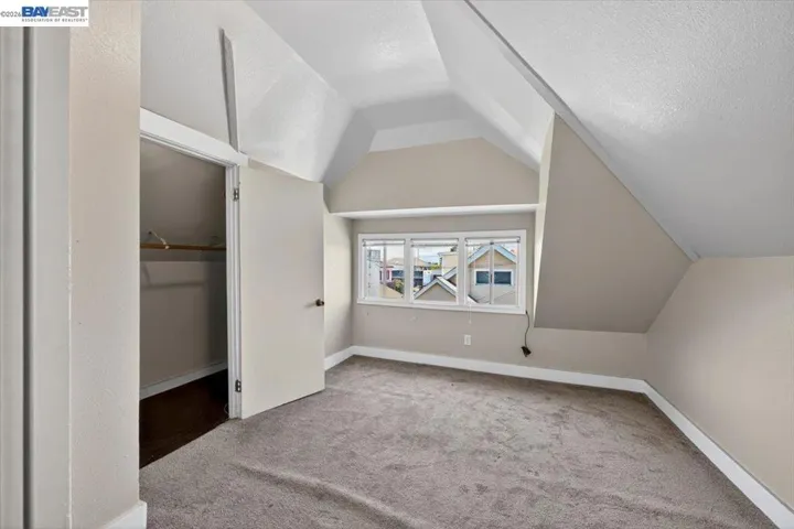 950 Loomis Ct, Oakland, California 94606