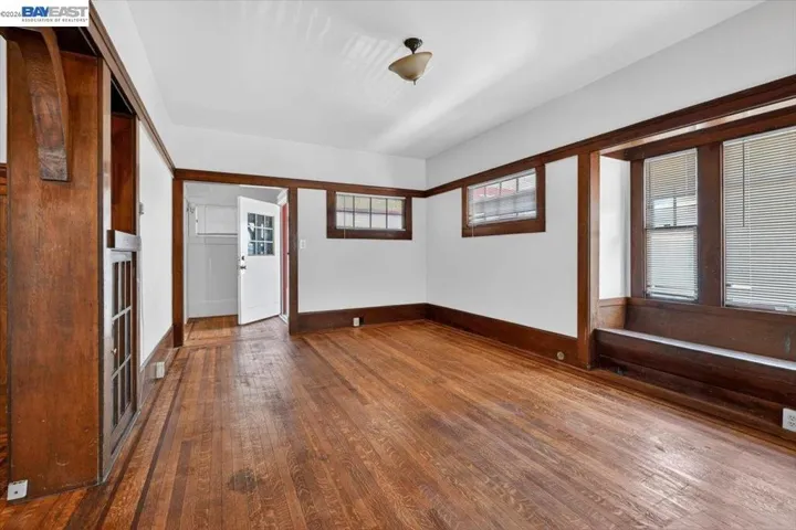 950 Loomis Ct, Oakland, California 94606