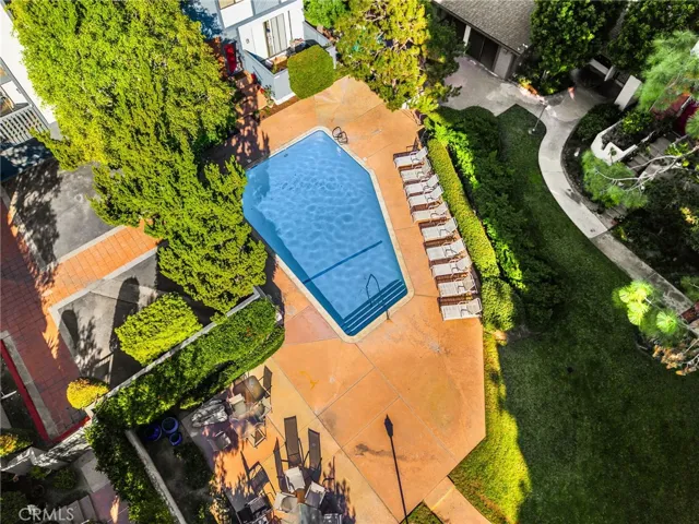 Pool area & greenblet