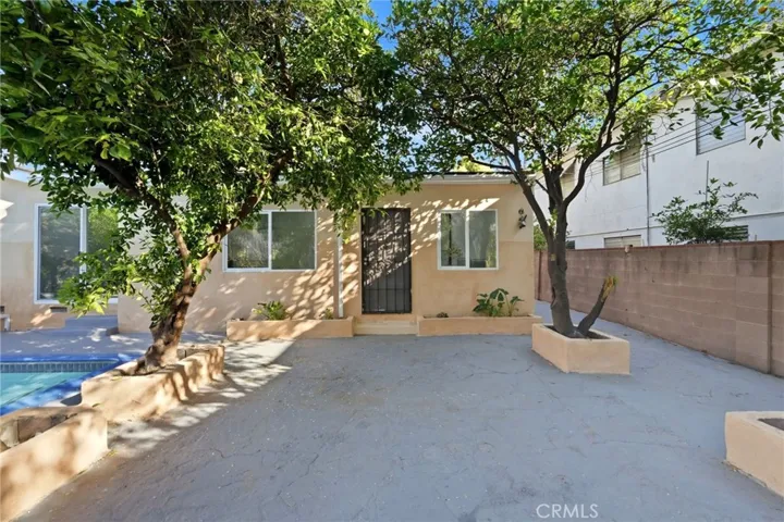 18114 Schoenborn, Northridge, California 91325