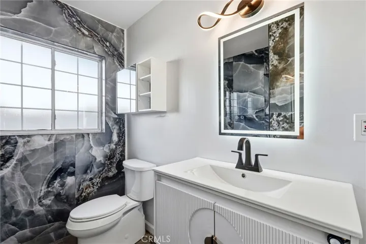 18114 Schoenborn, Northridge, California 91325
