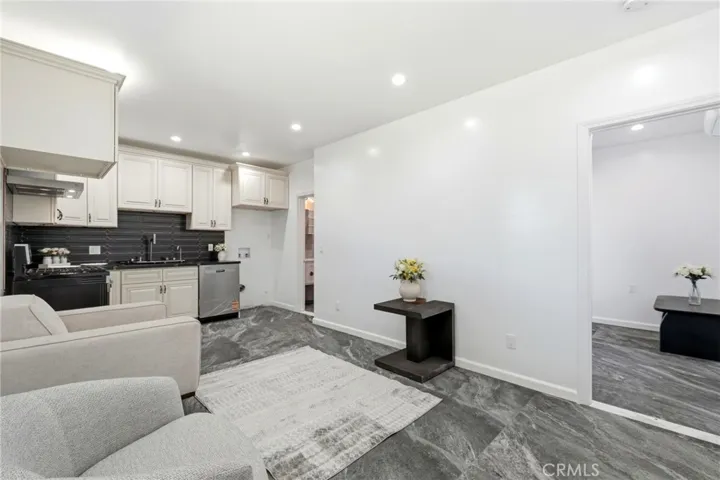 18114 Schoenborn, Northridge, California 91325