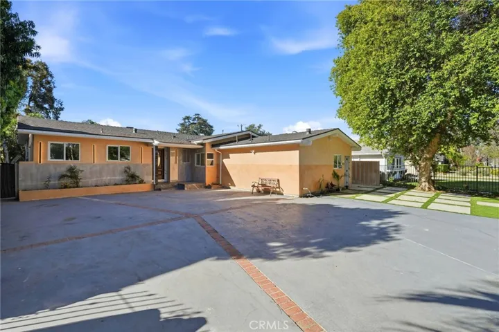 18114 Schoenborn, Northridge, California 91325