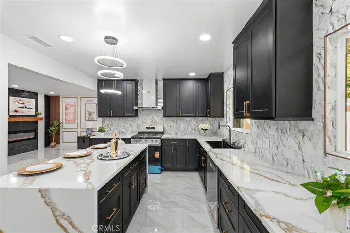 18114 Schoenborn, Northridge, California 91325