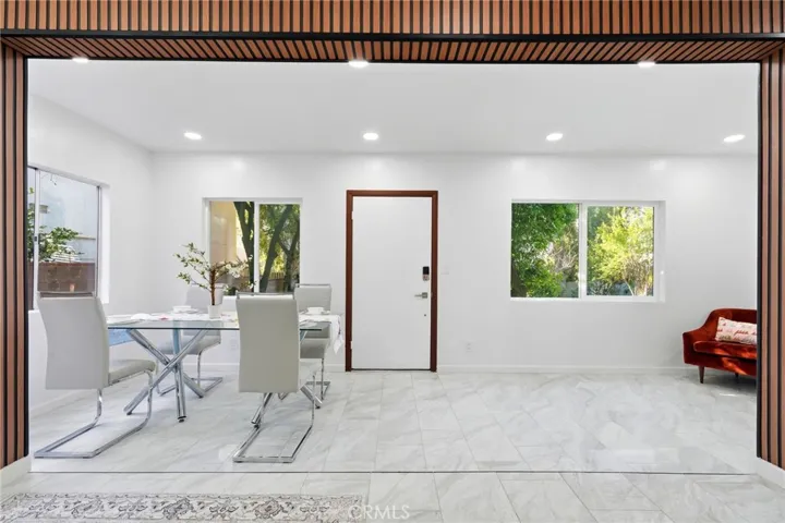 18114 Schoenborn, Northridge, California 91325