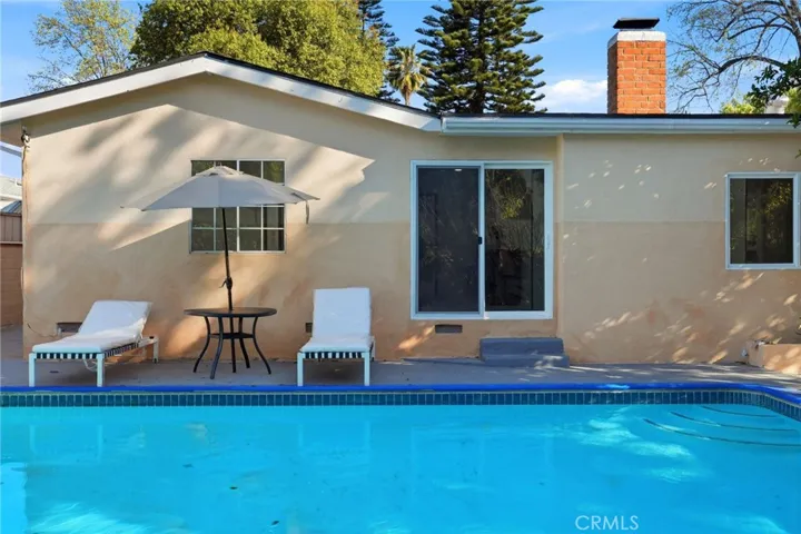18114 Schoenborn, Northridge, California 91325
