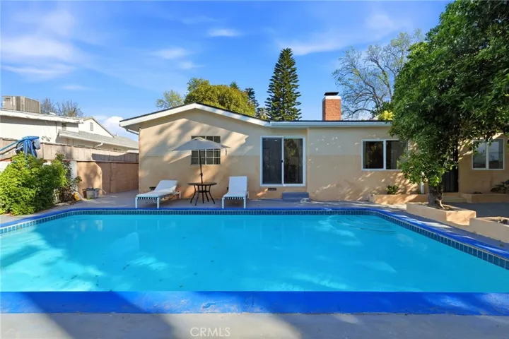 18114 Schoenborn, Northridge, California 91325