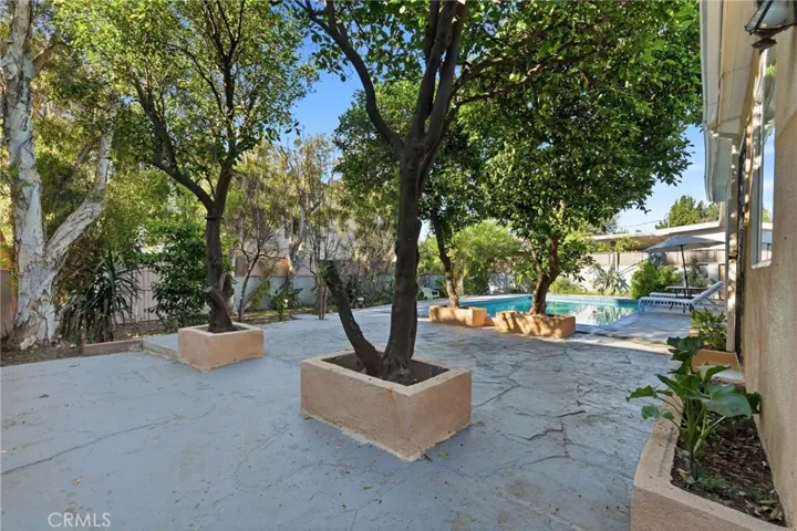 18114 Schoenborn, Northridge, California 91325