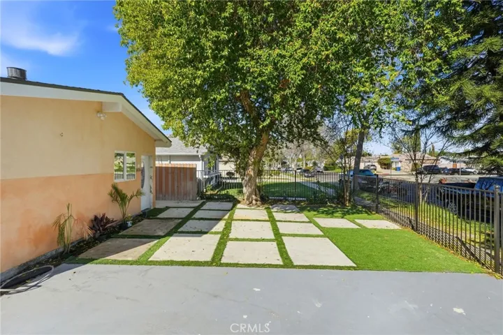 18114 Schoenborn, Northridge, California 91325