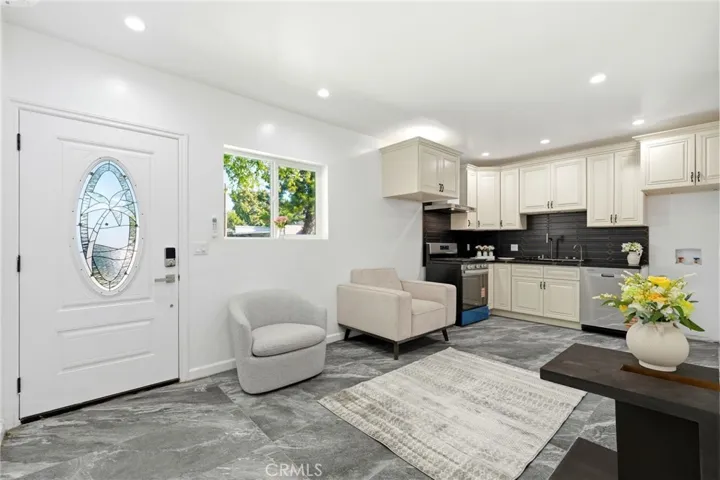 18114 Schoenborn, Northridge, California 91325