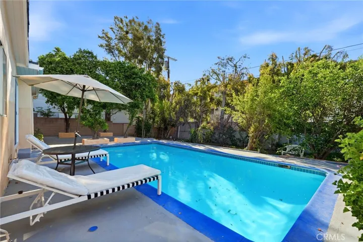 18114 Schoenborn, Northridge, California 91325