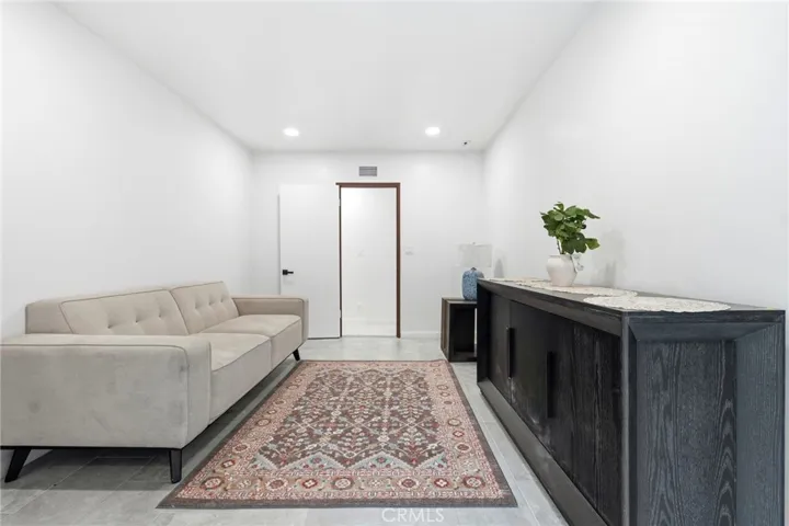 18114 Schoenborn, Northridge, California 91325