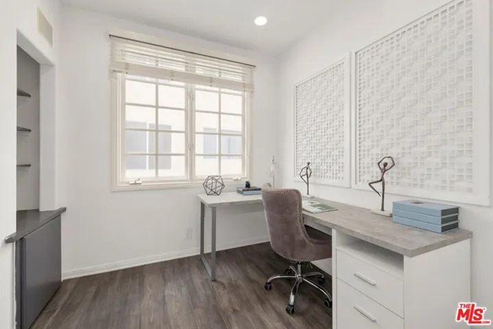 14100 Dickens Street 2, Sherman Oaks, California 91423